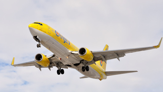 Обои картинки фото canjet 737-800, авиация, пассажирские самолёты, авиалайнер, небо, полет