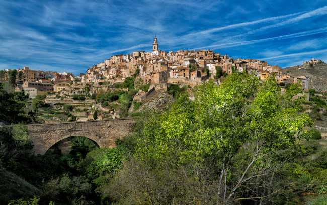 Обои картинки фото bocairent, города, - панорамы, холм, дома, мост, овраг