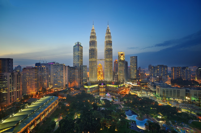 Обои картинки фото twins towers in kuala lumpur malaysia, города, куала-лумпур , малайзия, близнецы, башни