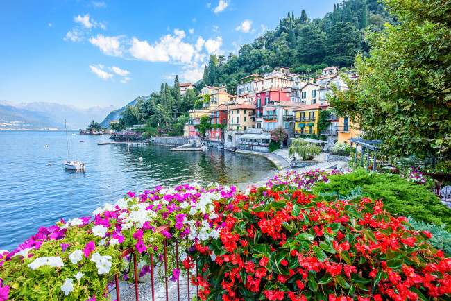 Обои картинки фото varenna,  italy on lake como, города, - пейзажи, простор