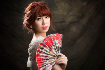 Картинка девушки -+азиатки рыжеволосая азиатка веер кружевное платье