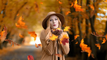Картинка девушки -+блондинки +светловолосые осень листья блондинка шляпа