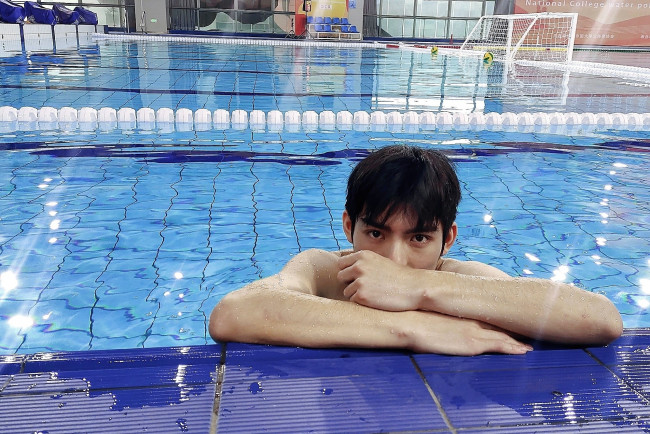 Обои картинки фото мужчины, wang hao xuan, актер, лицо, бассейн
