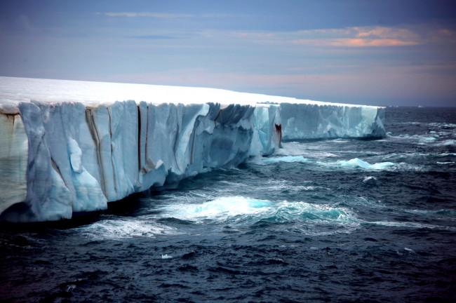Обои картинки фото айсберг, природа, айсберги и ледники, ледник, закат, волны, море