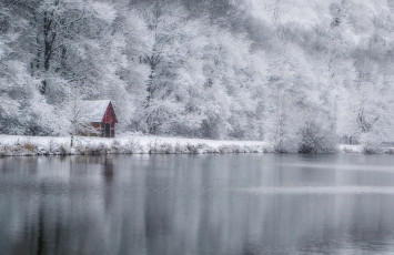Картинка природа зима лес дом озеро