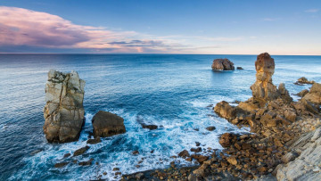 Картинка природа побережье кантабрия море волны скалы берег