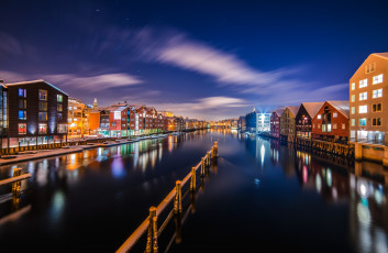 Картинка города -+панорамы вода ночь небо город огни канал свет дома