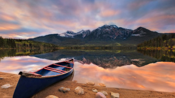 Картинка корабли лодки +шлюпки закат лодка горы озеро