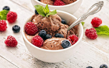 Картинка еда мороженое +десерты шоколадное малина