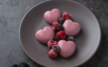 Картинка праздничные день+святого+валентина +сердечки +любовь ягоды пряники сердечки