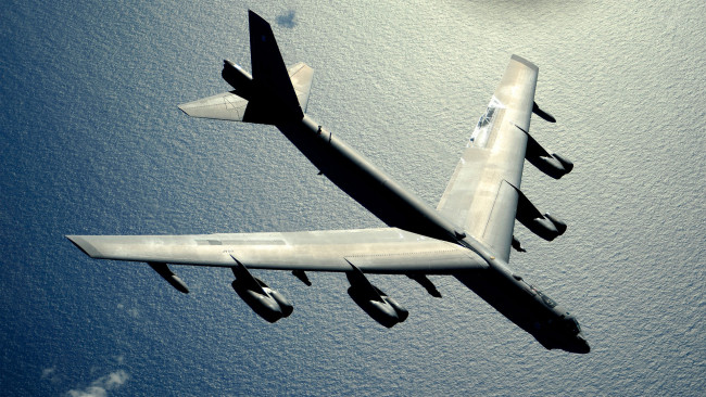 Обои картинки фото boeing, b52, stratofortress, авиация, боевые, самолёты, стратегическая, б-52