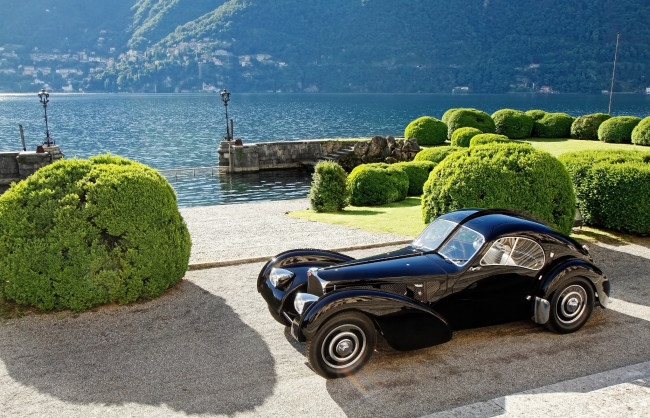 Обои картинки фото bugatti 57sc atlantic, автомобили, классика, 1938, комо, bugatti, 57sc, atlantic, como, lake, italy, ломбардия, lombardy