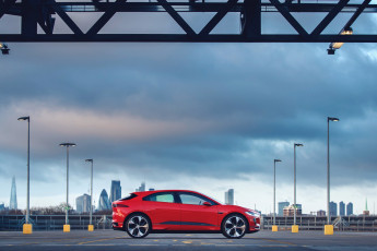 Картинка автомобили jaguar красный