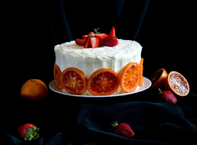 Обои картинки фото еда, торты, апельсин, клубника, торт, лакомство