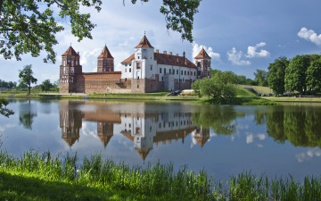 Картинка города -+дворцы +замки +крепости озеро