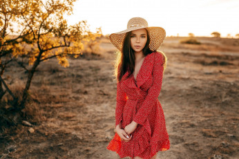 Картинка девушки -+брюнетки +шатенки платье шляпа ксения цибирова