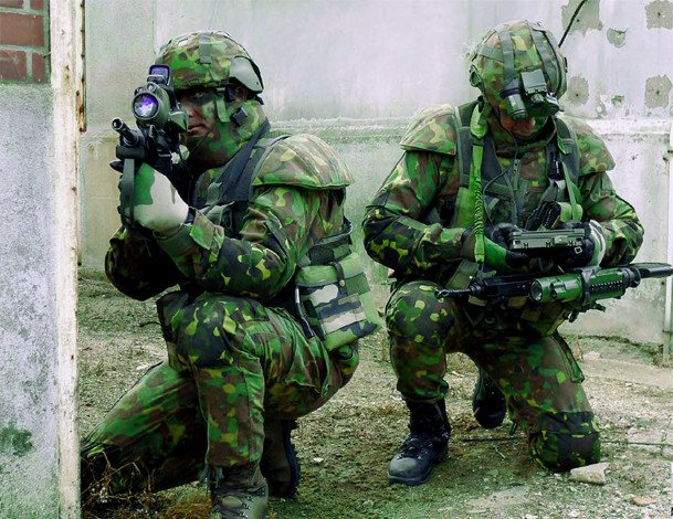 Обои картинки фото оружие, армия, спецназ, автоматы, камуфляж