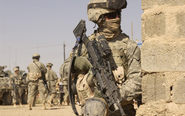 Обои картинки фото оружие, армия, спецназ, маска, очки, шлем, автомат