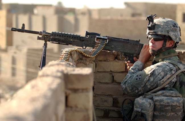 Обои картинки фото оружие, армия, спецназ, пулемет, очки, морпех