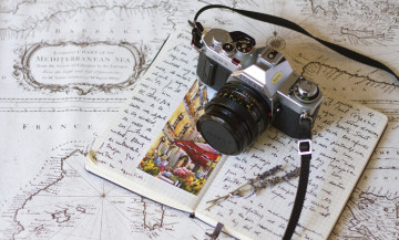 обоя бренды, canon, цветы, карта, тетрадь, дневник, камера, фотоаппарат