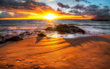 Картинка природа восходы закаты море волны берег скалы камни небо облака солнце восход тень