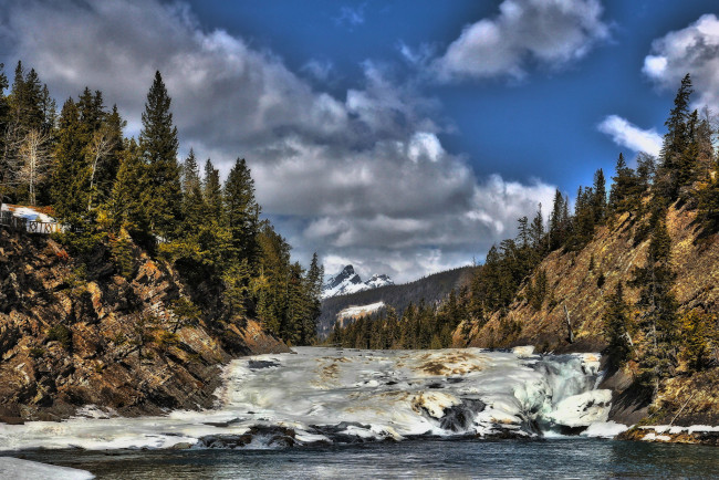 Обои картинки фото bow falls, природа, реки, озера, река, лес, горы