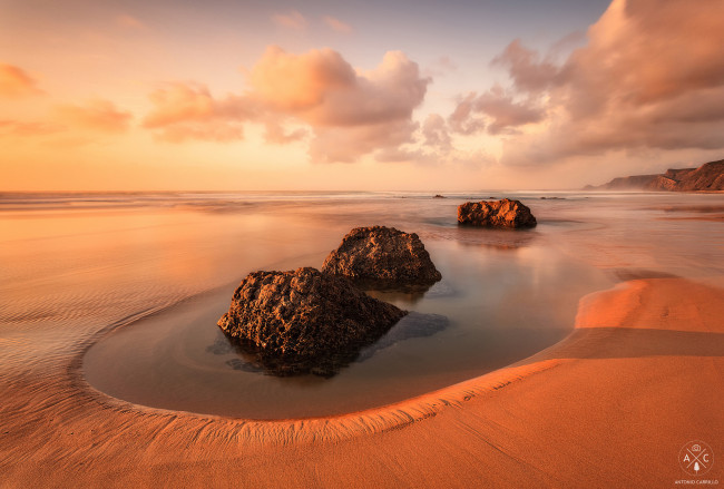 Обои картинки фото природа, побережье, пляж, португалия, камни, вода, небо, облака
