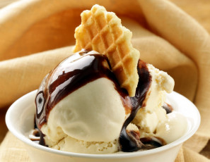Картинка еда мороженое +десерты сироп вафля