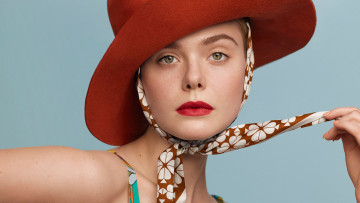 Картинка девушки elle+fanning лицо шляпа платок