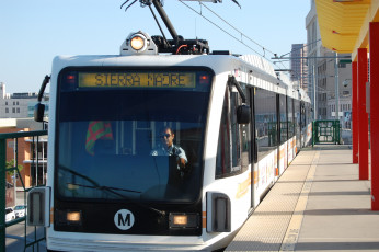 Картинка техника трамваи остановка трамвай провода штанга