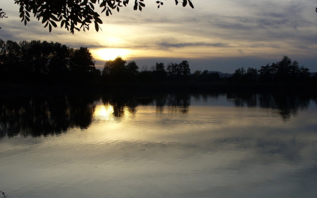 Обои картинки фото природа, реки, озера, река, лес, закат