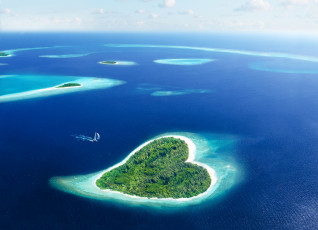 обоя maldives, природа, моря, океаны, indian, ocean, arabian, sea, мале, мальдивы, индийский, океан, аравийское, море, панорама, острова, яхта, сердце, вода