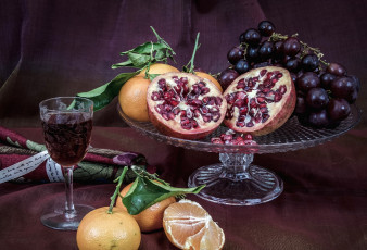 Картинка еда фрукты +ягоды бокал магдарин виноград гранат