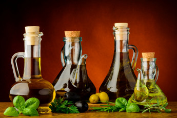 Картинка еда разное olives зелень оливки оливковое масло herbs olive oil