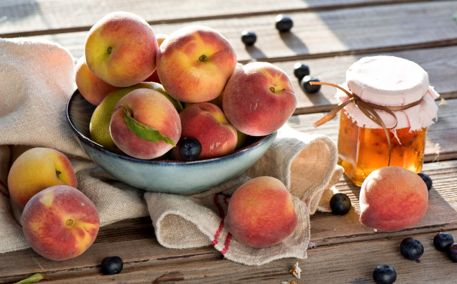 Обои картинки фото еда, фрукты,  ягоды, персики, джем, голубика