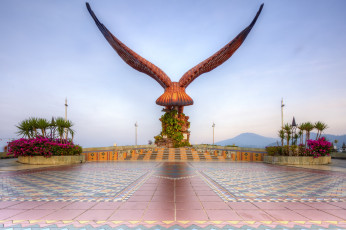 Картинка langkawi+eagle+square города -+памятники +скульптуры +арт-объекты площадка статуя орел