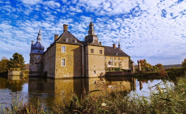 Обои картинки фото wasserschloss - moated castle, города, замки германии, пруд, замок