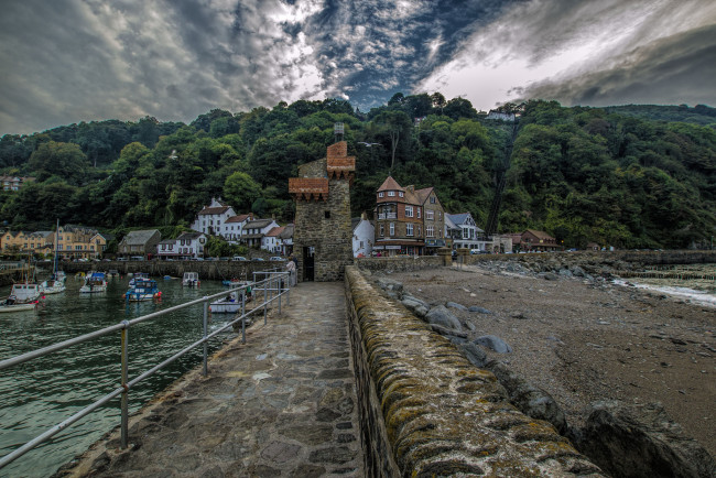 Обои картинки фото lynmouth, города, - улицы,  площади,  набережные, море, пляж, гора, здание