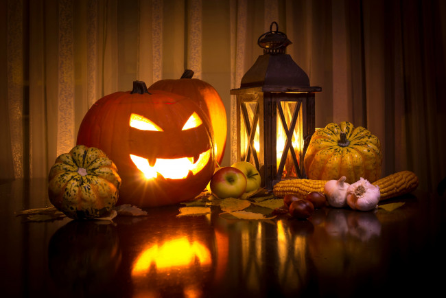 Обои картинки фото праздничные, хэллоуин, чеснок, фонарь, каштаны, яблоки, тыква