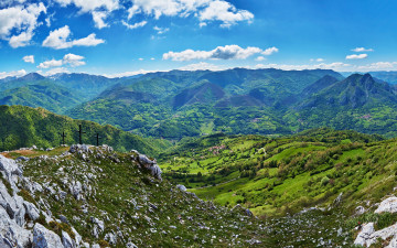 Картинка природа горы поля камни леса испания панорама долина облака небо