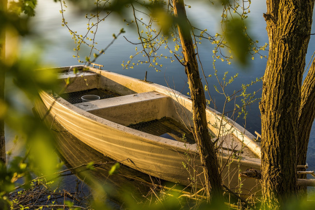 Обои картинки фото корабли, лодки,  шлюпки, деревья, лодка, река