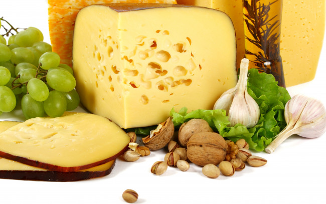 Обои картинки фото еда, сырные, изделия, грецкие, виноград, фисташки, nuts, орехи, cheese, сыр, чеснок