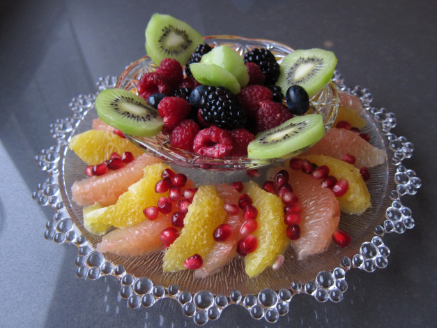 Обои картинки фото еда, фрукты, ягоды, малина, ежевика, киви