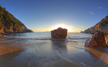 Картинка природа побережье свет солнце берег волны камни