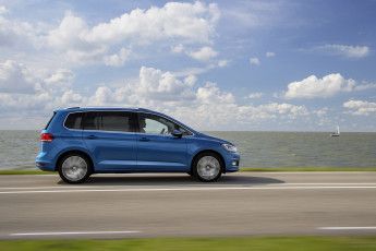 Картинка автомобили volkswagen touran 2015г