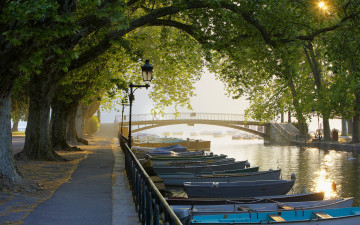 Картинка annecy +france города -+улицы +площади +набережные мост арка деревья лодки река