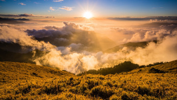 Картинка природа восходы закаты пейзаж трава небо рассвет вид туман свет лучи низина солнечно облака лес высота солнце позитив дымка холм освещение спуск горы склон красота утро