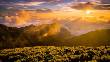 Картинка природа восходы закаты пейзаж трава небо рассвет вид туман свет лучи облака солнечно лес высота солнце холм освещение горы склон утро красота
