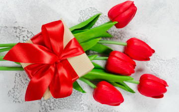 Картинка праздничные подарки+и+коробочки подарок цветы