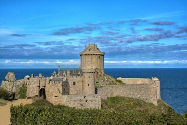 Обои картинки фото chateau de la roche goyon, france, города, замки франции, chateau, de, la, roche, goyon